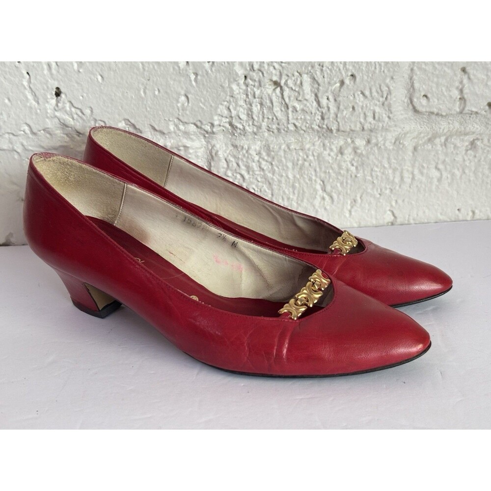 Vintage Caressa Women Red Leather Shoes Pumps Size 7.5 Medium Gold Chain
